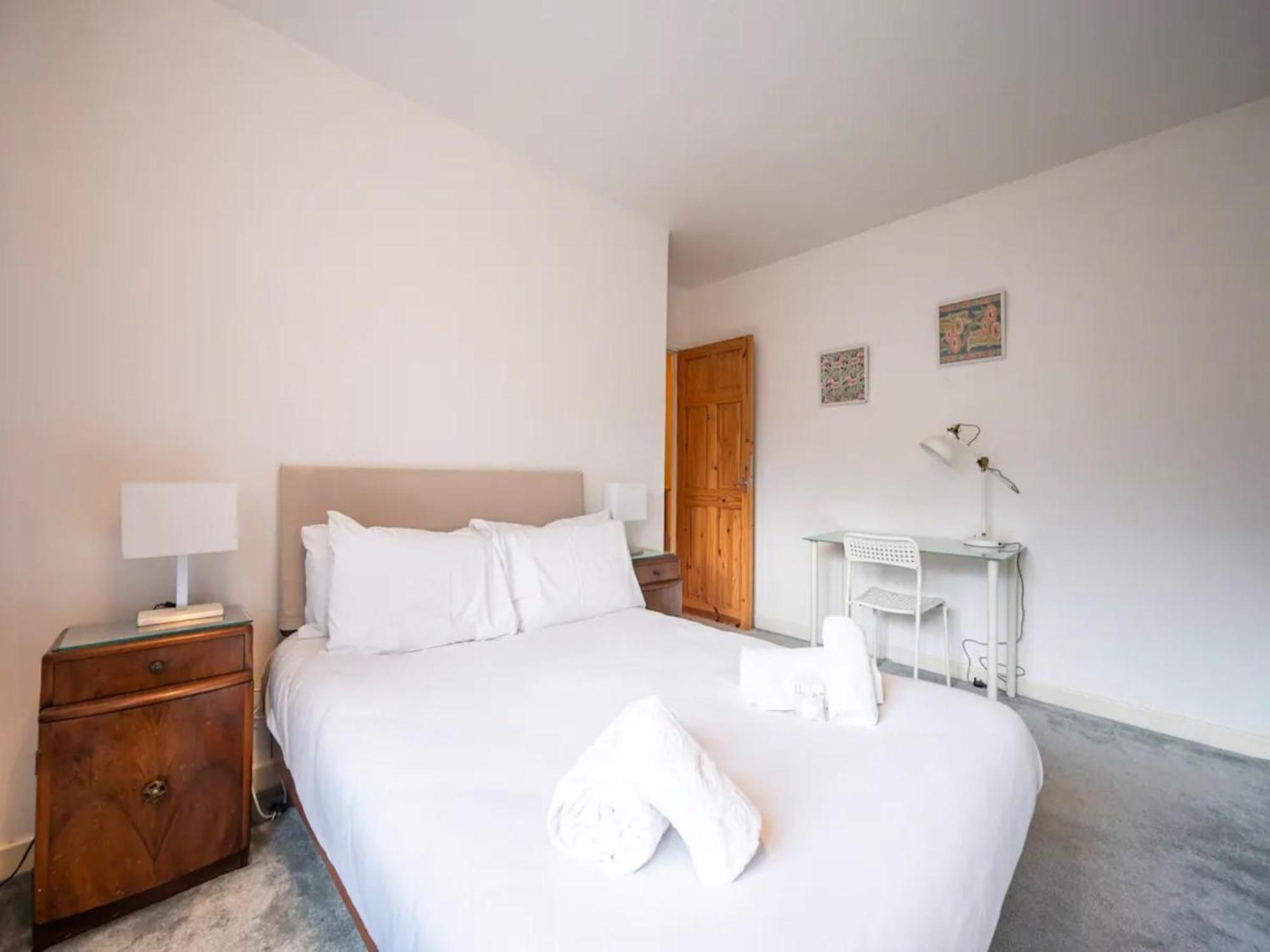 Pass The Keys Spacious 2bed Flat Camberwell * Londra